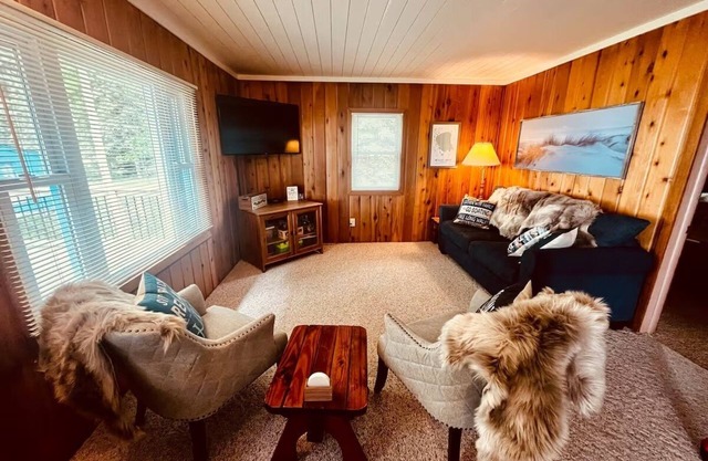 Mille Lacs Lakefront Gem: Beach, Casino & Fishing
