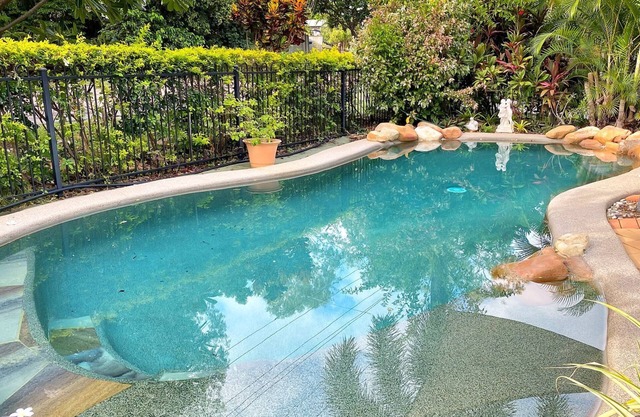 Mills Cottage - Wonderfully welcoming cottage with tropical entertaining space and lagoon-style pool