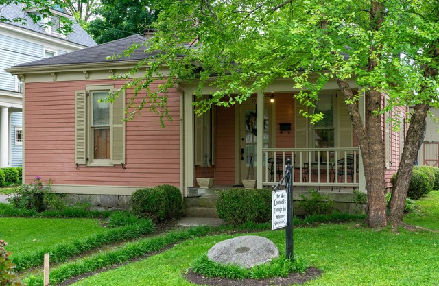 Millstone Cottage, 2 BR/1 BA/Patio- Downtown