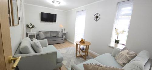 Milton Keynes 3BR Stylish Home, Sleeps 4, Families, Parking