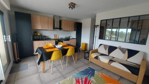 Mimizan-Plage - Grand Studio - 1 à 4 pers - Tout confort - 6 mn à pieds de la plage