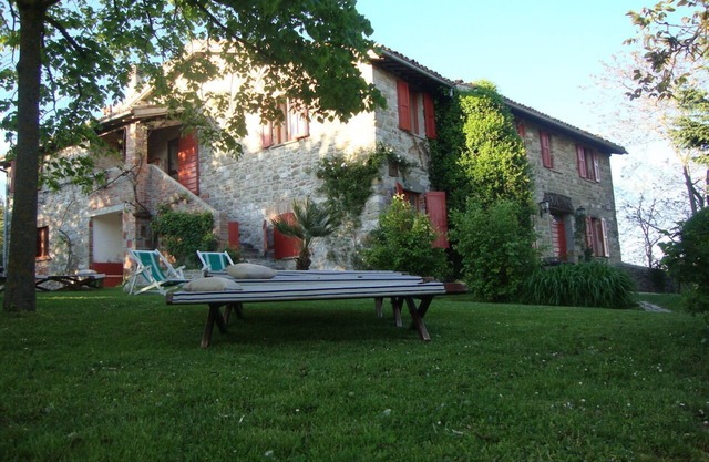 Mini apartment with swimming pool in Gubbio