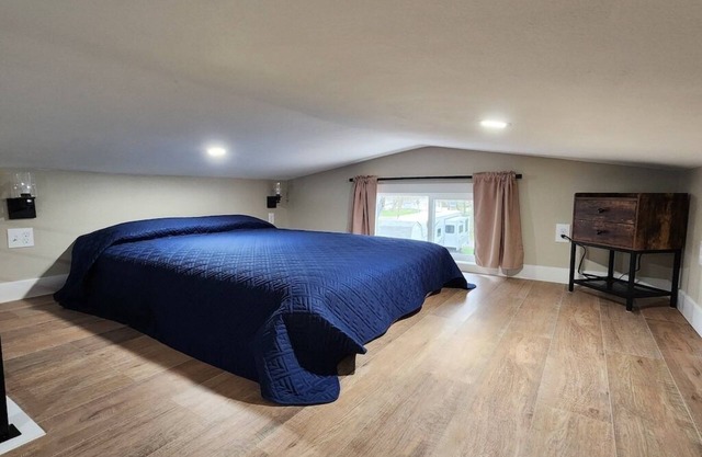 Mini Sota - New Tiny House in located at family-friendly Riverside Resort.