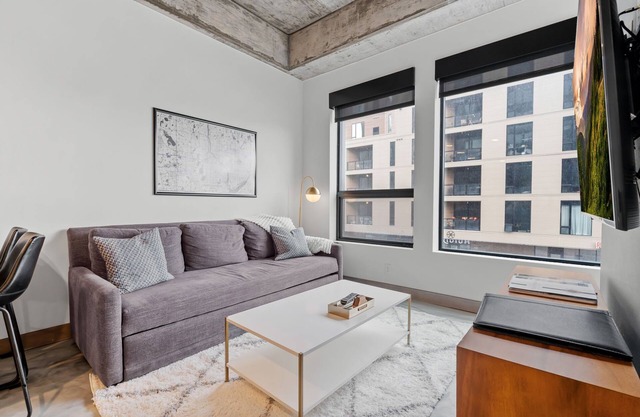 MINNeSTAY* Sable 203 | Target Field | Valentine's