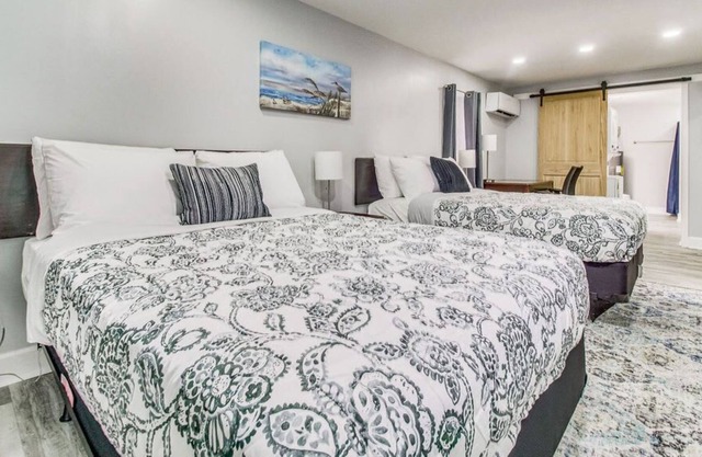 Mins to Downtown & the Beach! Myrtle Two-Suites!