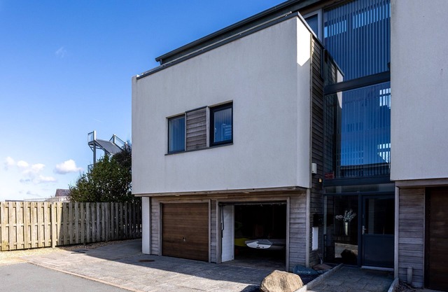 Minstrel Lodge: Rhosneigr villa with free golf!