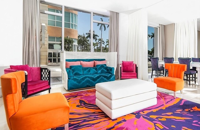 Minutes from Downtown Miami! 2 Modern Units, Bar!