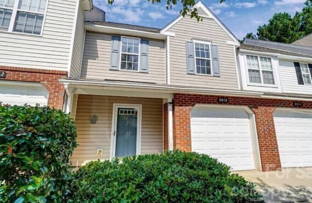 Minutes from downtown Townhome with POOL