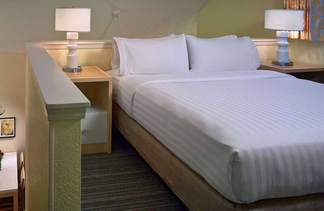 Minutes from NASA Glenn Research Center! 3 Pet-friendly Suites W/ Kitchens! Pool