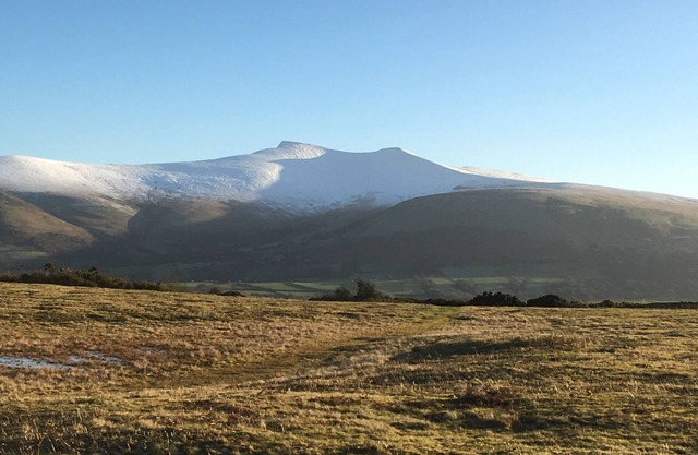 Minutes from Pen y fan and Storey Arms , Brecon Beacons , hot tub , steam room .