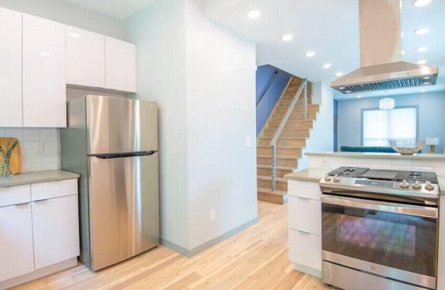 Minutes To Downtown Modern 3 Bedroom Home