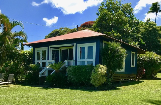 MINUTES TO HAMOA BEACH, BEST LOCATION IN HANA