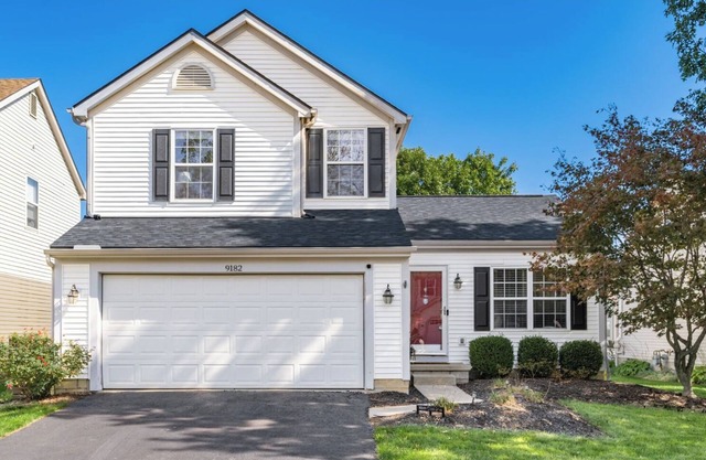 Minutes to Polaris Mall, Cozy 3bd Home, Large Backyard w/Games