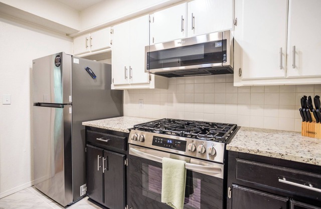 Minutes to Zoo, Science Museum, Remington Park & Softball: 3 BR/2 BA w/Gameroom