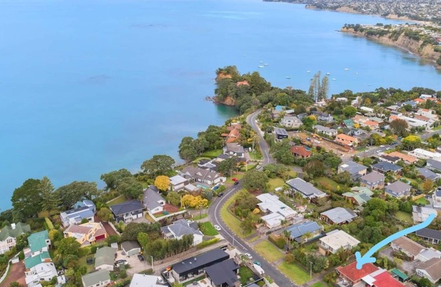 Minutes walk to 2 beaches. No cleaning fees. 7th night free on longer stays.