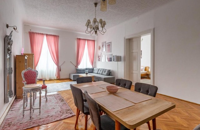 Mira Center Residence