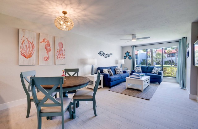 Miracle's Runaway Bay 117 by SeaBreeze Vacation