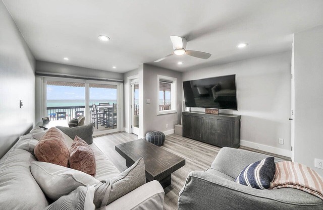 Miramar Beach 210 - Three Bedroom House, Sleeps 14