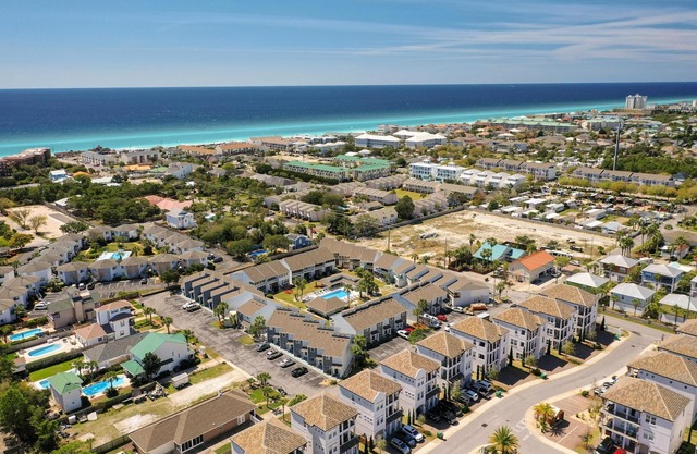 Misty Cove Unit 211- Quiet Townhouse Community Short walk to the Beach