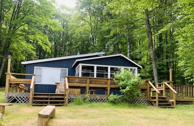Mitchell Lake 3 bedroom, 1 full bathroom, 1 half bathroom getaway