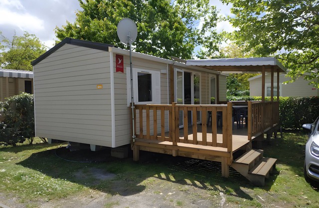 Mobile Home '4 Persons, Air-Conditioned' with Shared Pool, Private Terrace and Air Conditioning