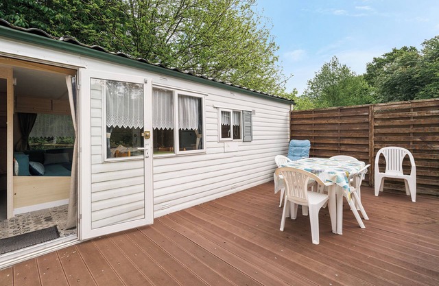Mobile Home 'Capacity 2 to 4 People' with Shared Pool and Private Terrace