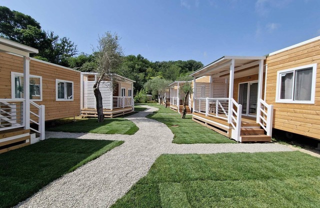 'Mobile Home Charme 176 with Pool, Private Terrace & Wi-Fi