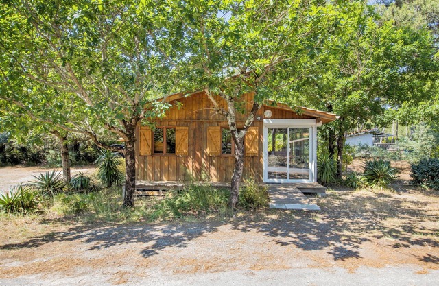 Mobile Home 'Californie 48' with Shared Pool, Private Terrace and Wi-Fi