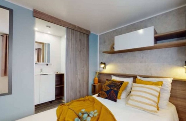 Mobile Home 'Gastes' with Shared Pool, Private Terrace and Air Conditioning