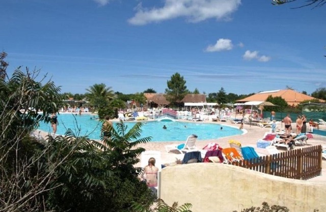 Mobile home Ht de gamme climatisé dans le camping **** de la Réserve