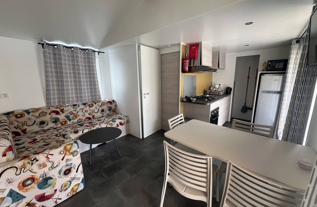 Mobile home sleeps 6 high comfort Cap Ferret