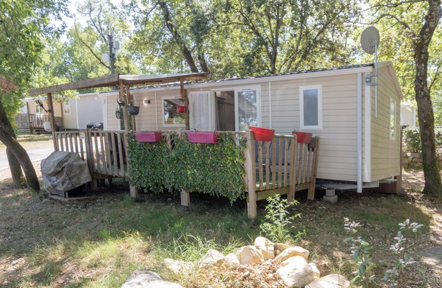 Mobilehome with Shared Pool, Private Terrace and Air Conditioning