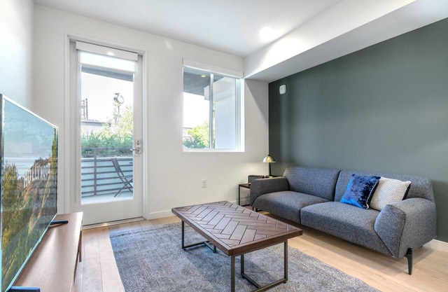 Mod Westchester 1BR w/Pool, Gym, Rooftop, near LAX, by Blueground