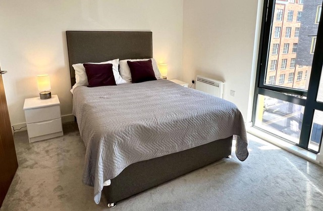 Modern 1 Bedroom Apartment with Parking