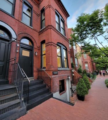 Modern 1 block from Metro subway Minutes to Capital, Museums and National Mall