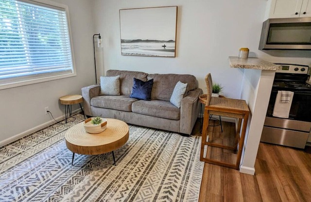 Modern 1 BR by DT Davenport [45DAYS+] Pet Friendly
