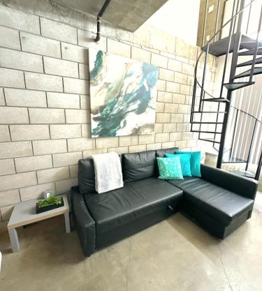 Modern 2 Bdrm w/Parking in the Heart of Hillcrest