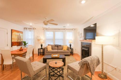 Modern 2-bed, 2-bath, 4 Min Walk To Northeastern