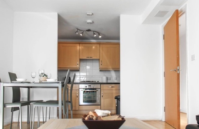Modern 2-Bed in Watford Centre