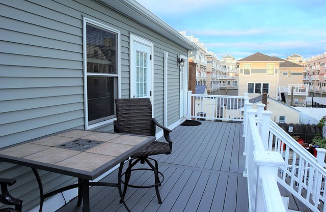 Modern 2-bedroom, 2-bathrm Beach Block