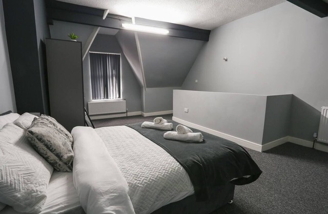 Modern-2 Bedroom Apartment near Airport/NEC/City