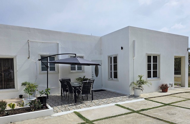 Modern 2 bedroom apartment. 10 minute walking distance from the beach.