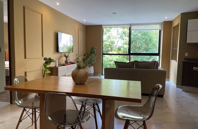 Modern 2 BedRoom/Daily clean