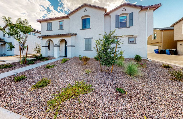 Modern, 2-story home with loft, private yard, pool, washer/dryer, AC