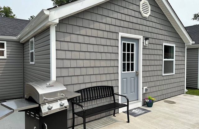 Modern 2B Family Home Near Wine Country- 6m Walk to Lake +Pet Friendly