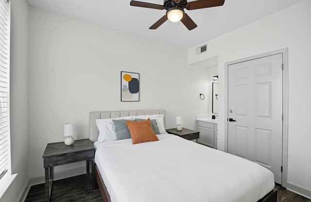 Modern 2BR/2BA Near University District