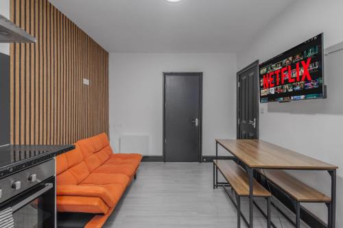 Modern 2BR Apartment Sheldon