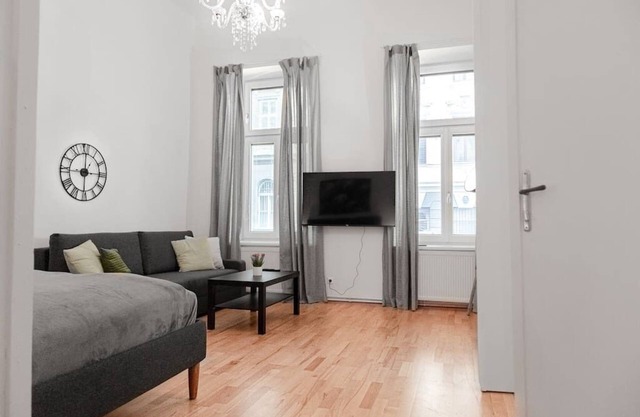 Modern 2BR Apt. Perfect for Long and Short Stays