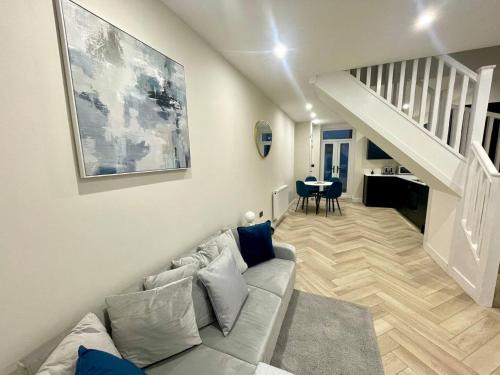 Modern 2BR Duplex in Pontcanna Cardiff Stay in a stylish space