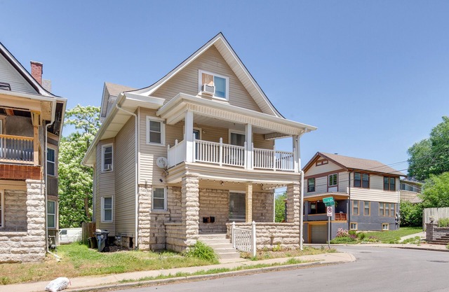Modern 2BR Kansas City Condo Near Downtown